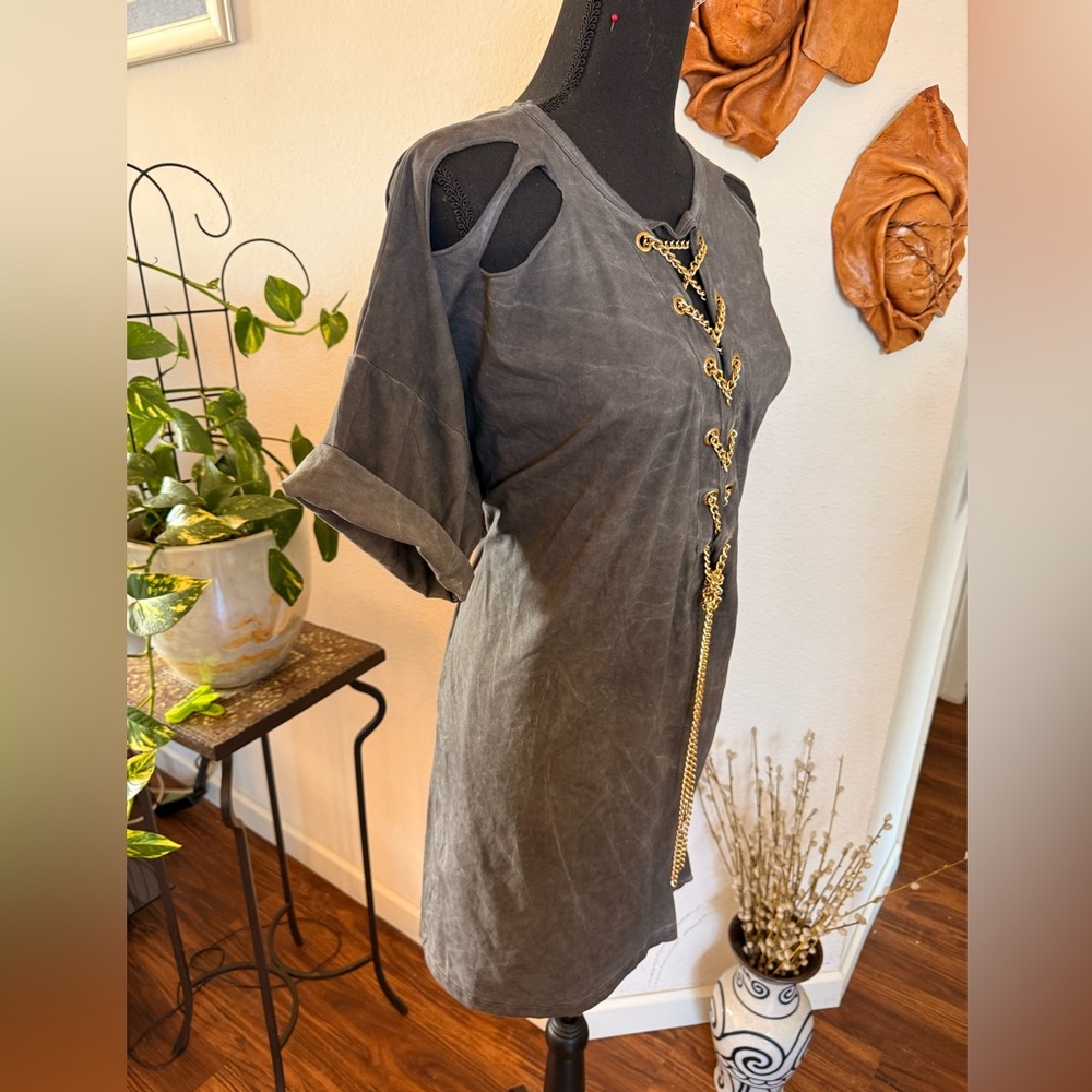 Fashion Nova Gray Tunic with Gold Accents - Picture 5 of 8
